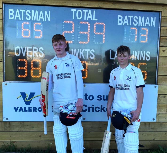 Oscar Willington and Jack Phillips struck an impressive 156 runs to guide Hook to victory